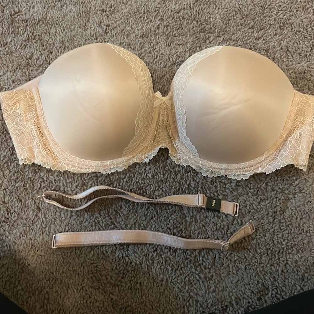 Victoria’s Secret strapless option bra
